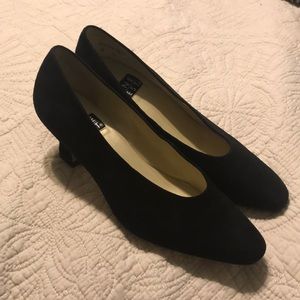 Vintage Nine West Kitty Heels!